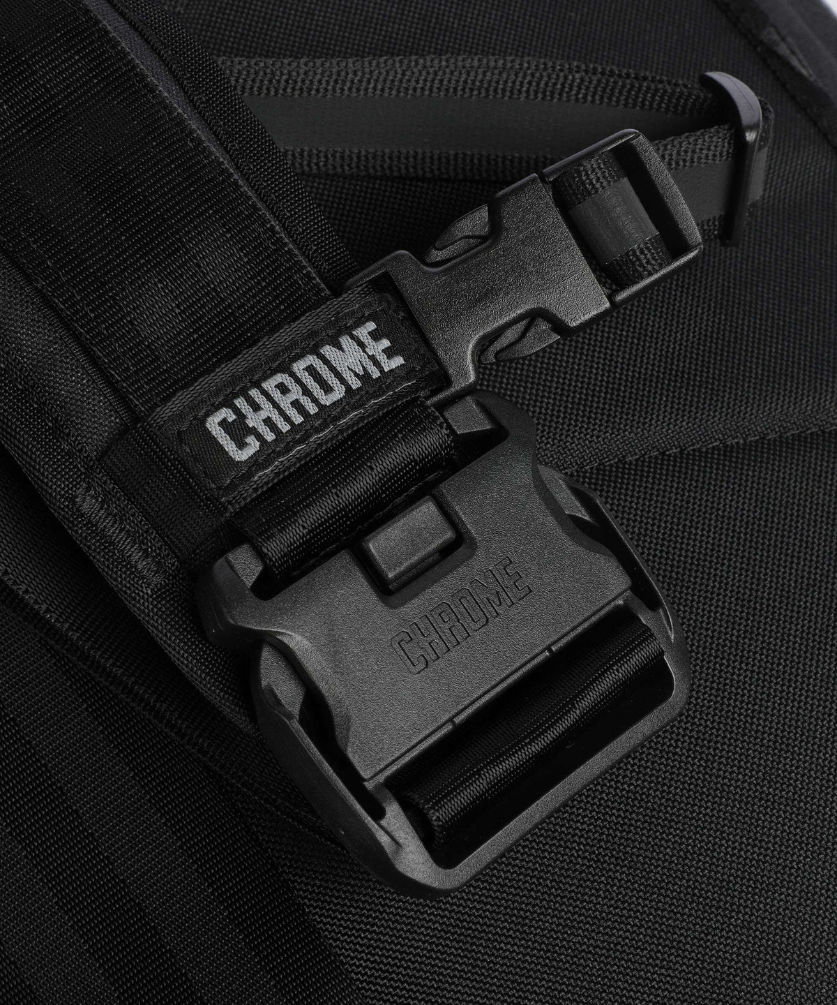 Chrome Kadet Max WP Messenger bag black