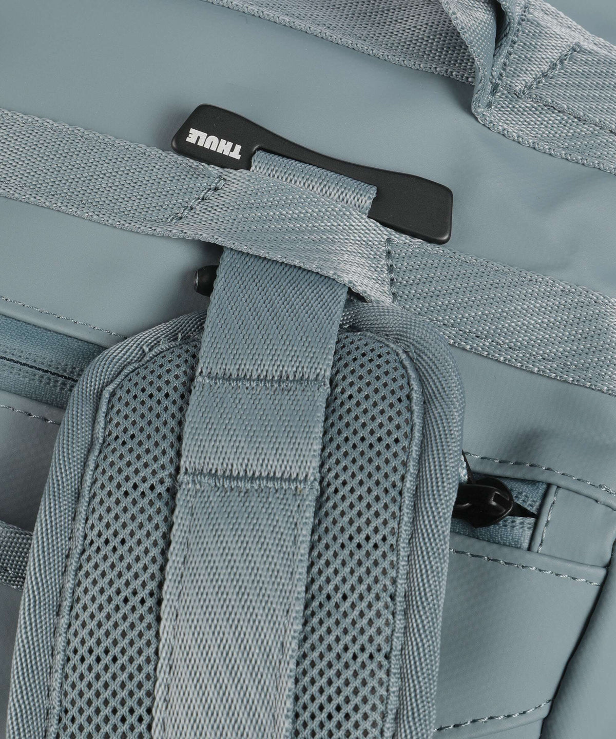 Thule Chasm 30 Weekend bag pond