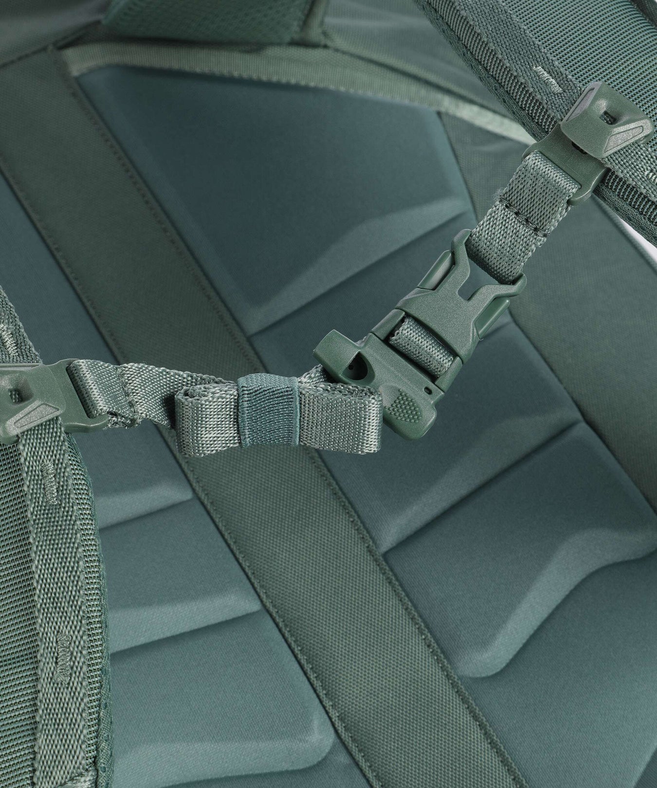 Thule Landmark 60 W Travel backpack green