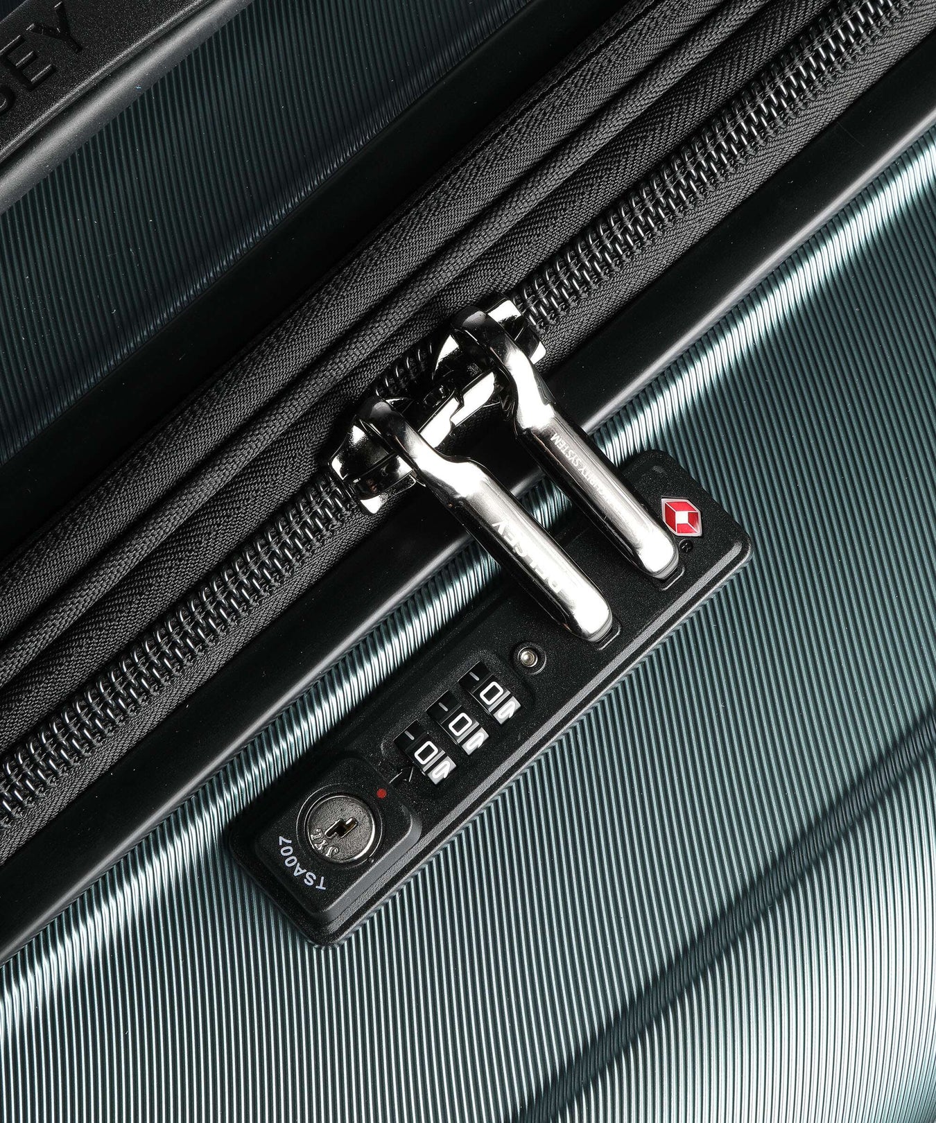 Delsey Paris Shadow 5.0 Spinner (4 wheels) grün