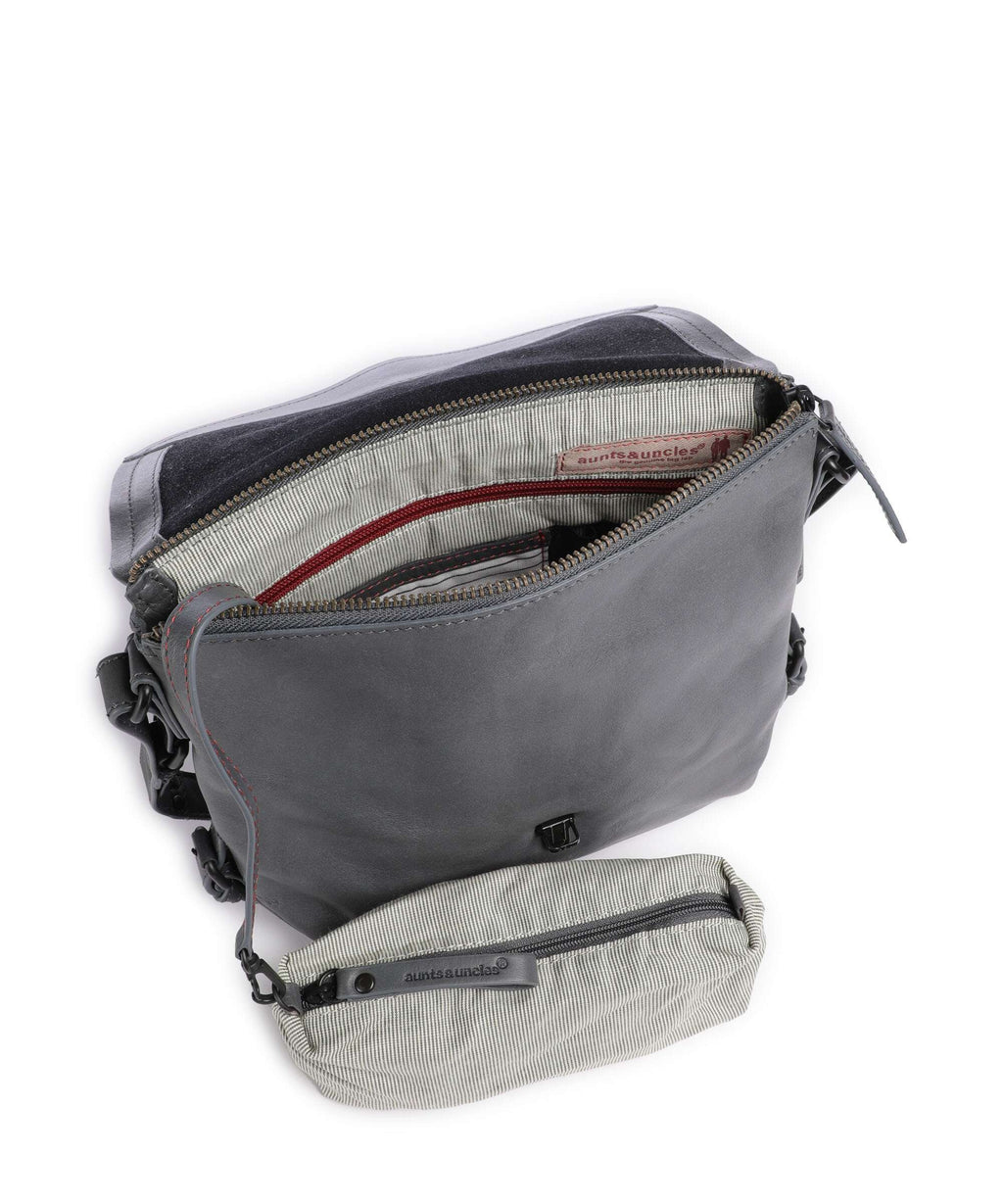 Aunts & Uncles Grandma's Luxury Club Mrs. Puff Pie Crossbody bag wind