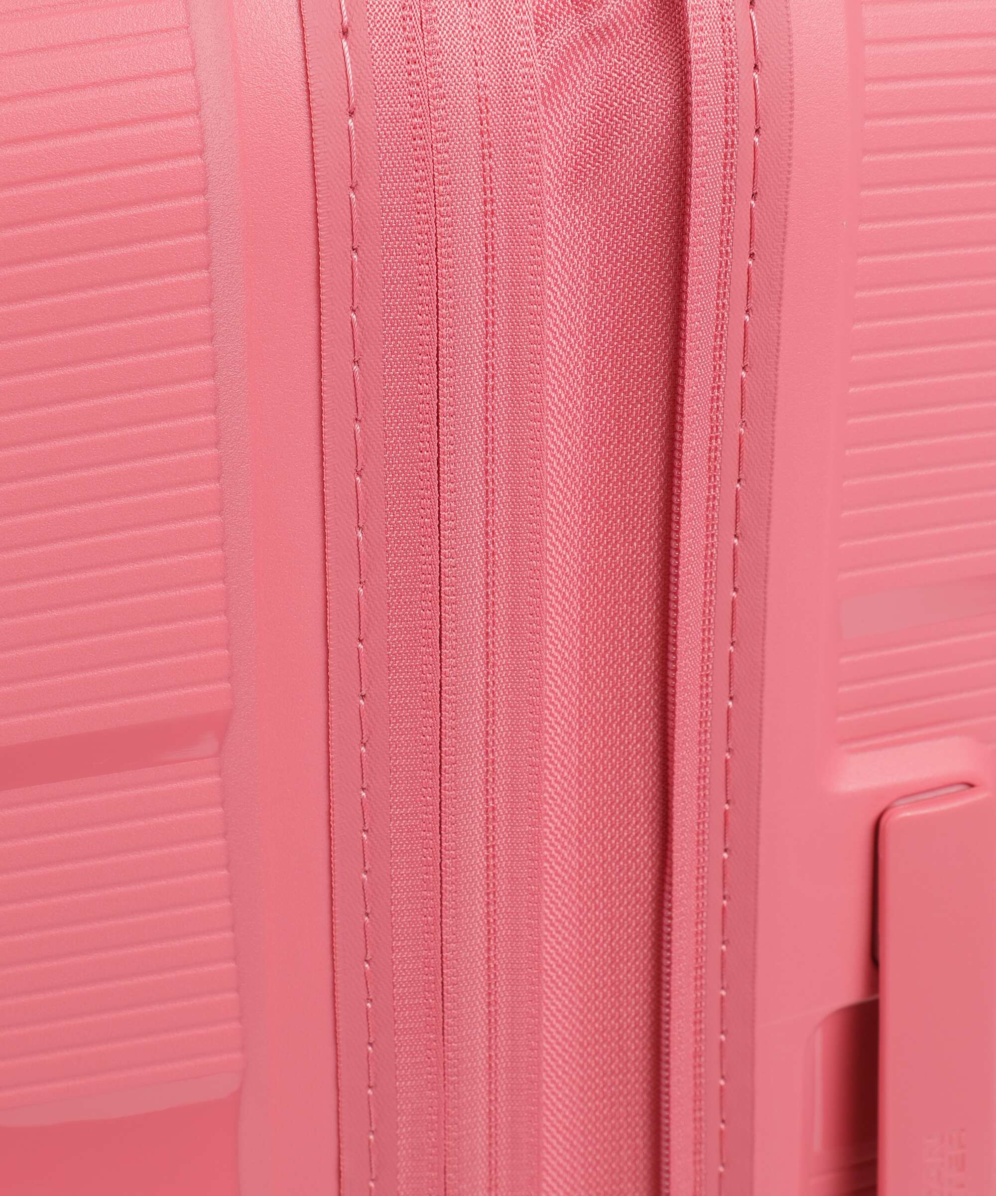 American Tourister Starvibe Spinner (4 wheels) sun kissed coral