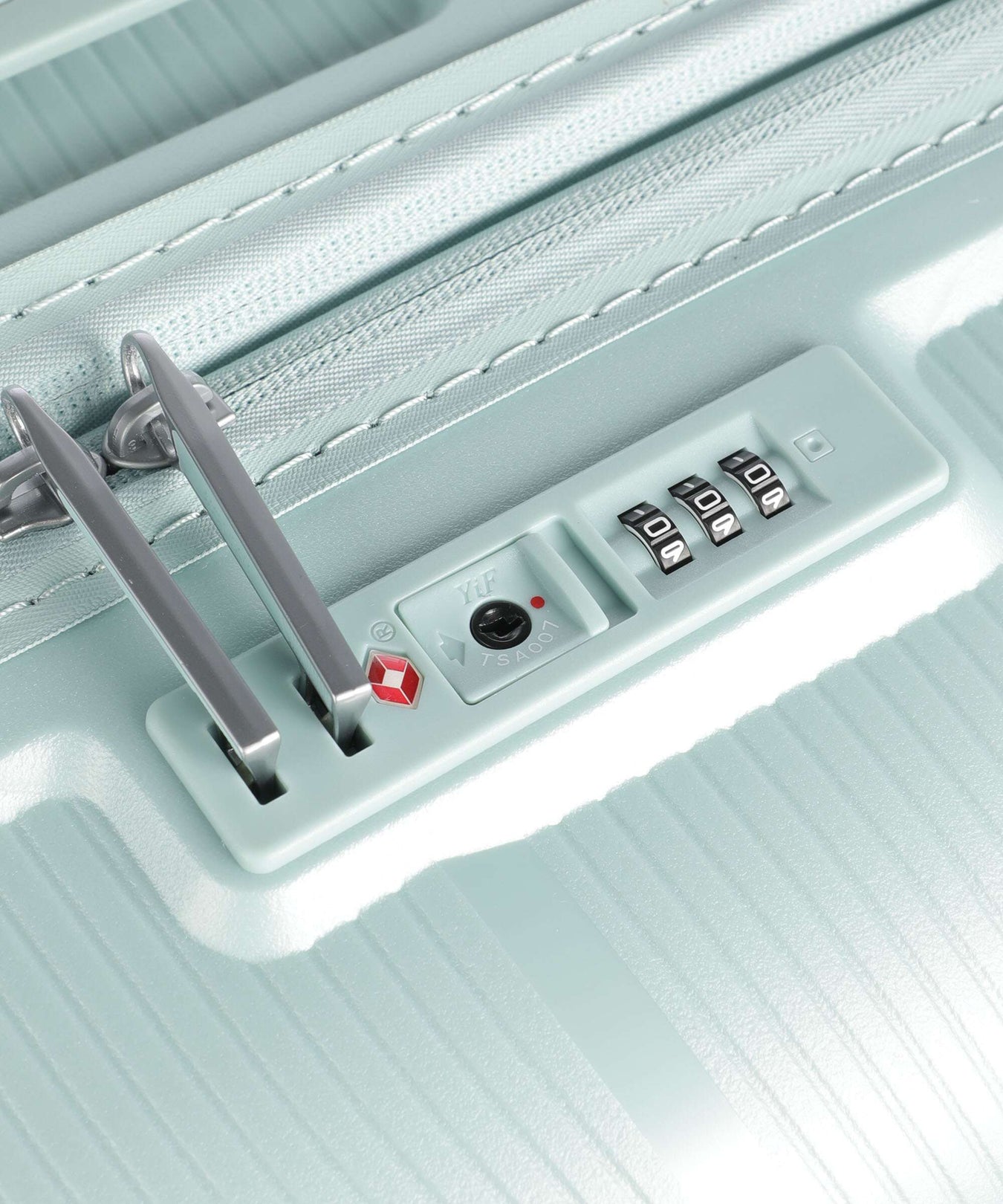 American Tourister Starvibe Spinner (4 wheels) metallic surf blue