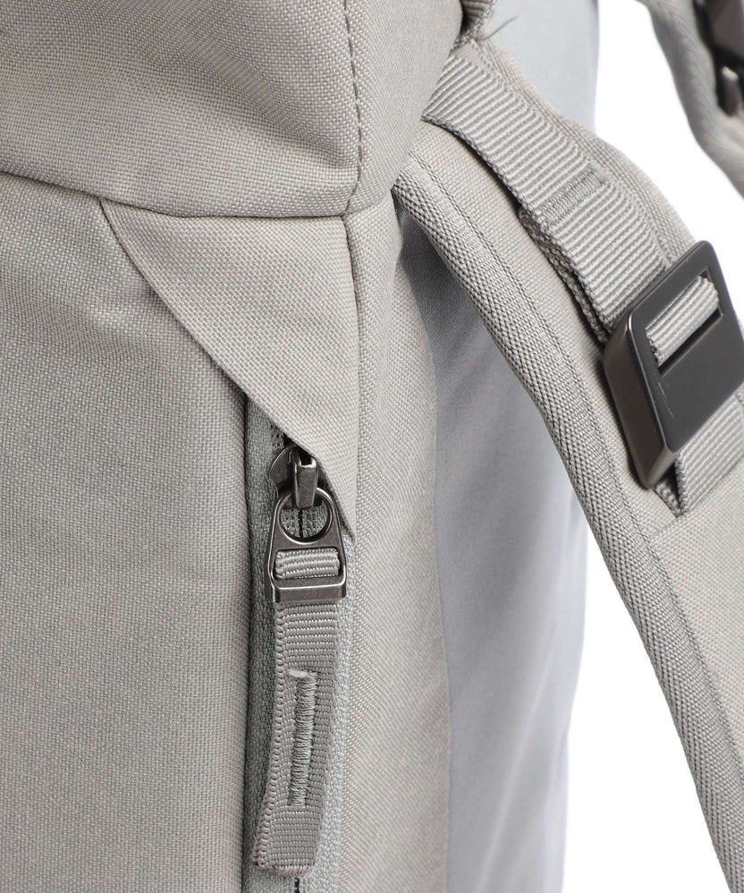 Db Hugger 25L Backpack sand grey