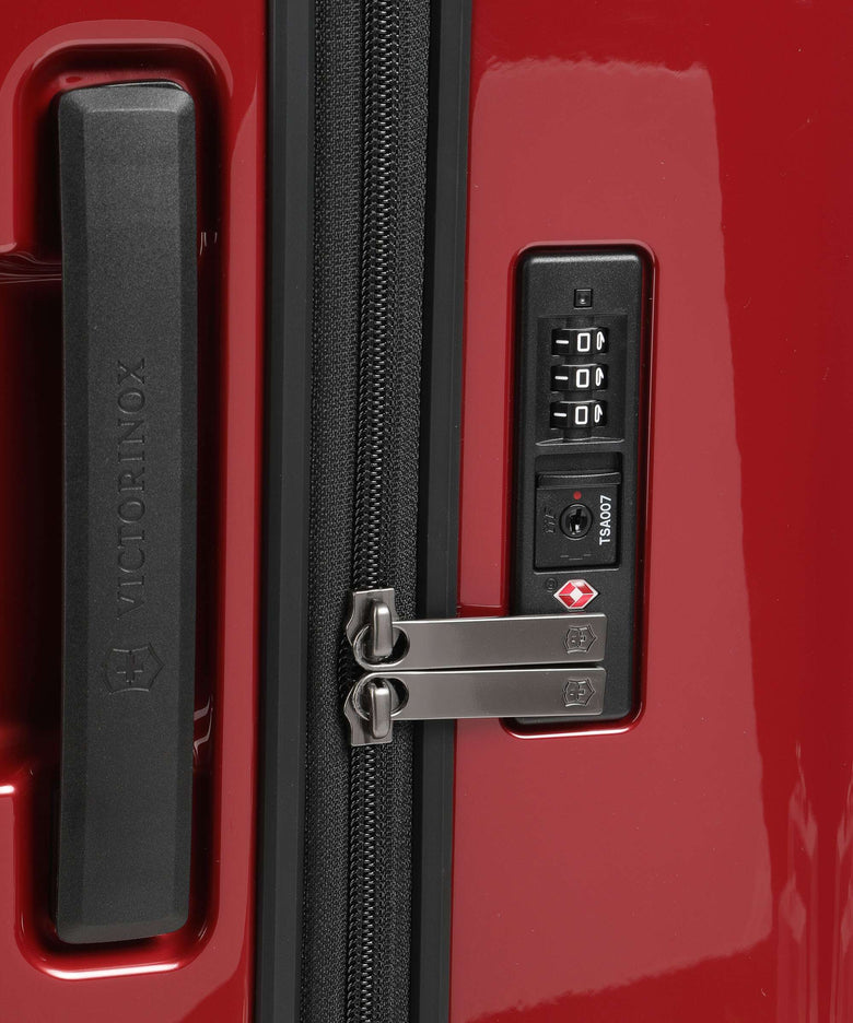 Victorinox Airox Medium Spinner (4 wheels) victorinox red