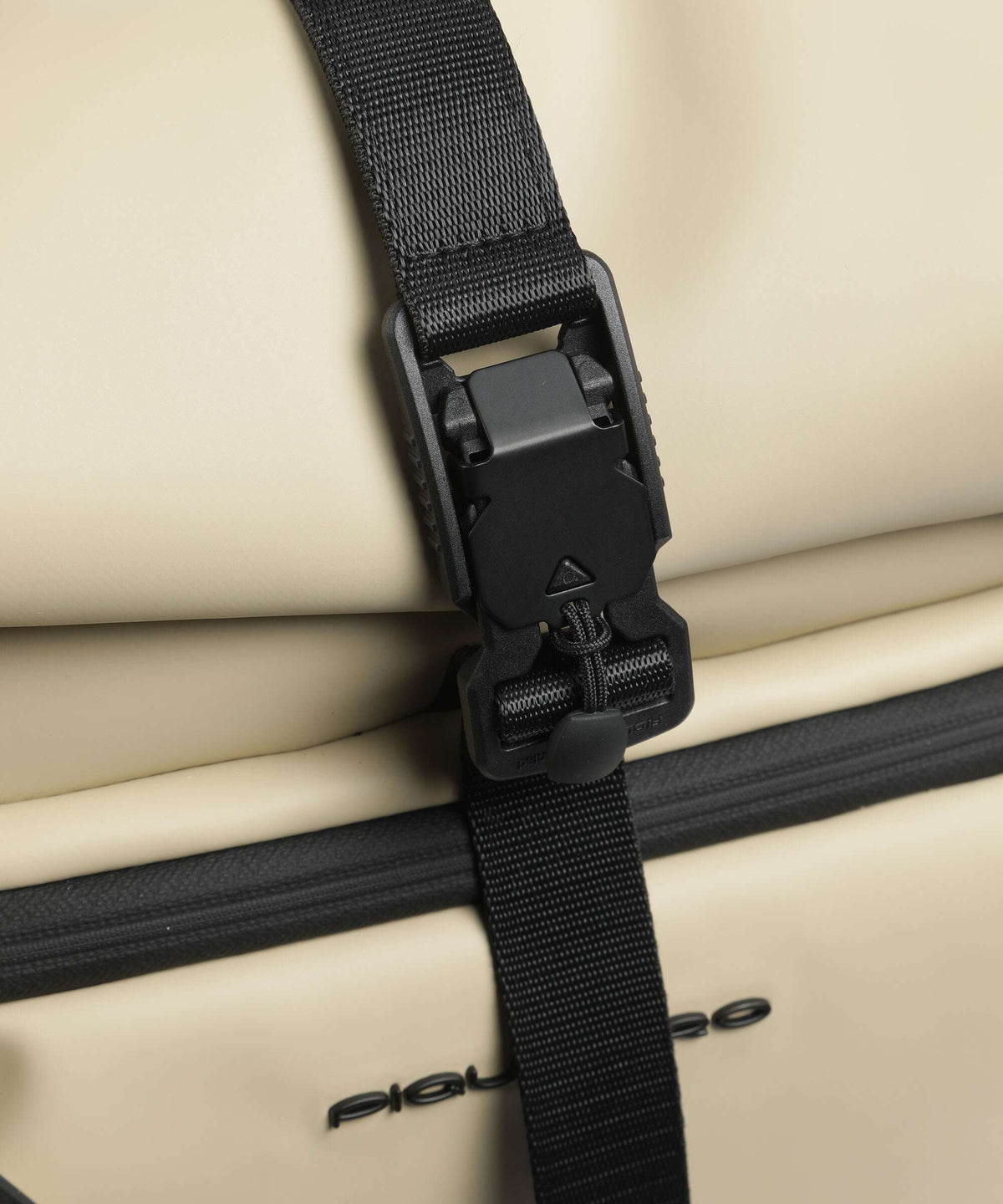 Piquadro Corner 2.0 Rolltop backpack beige