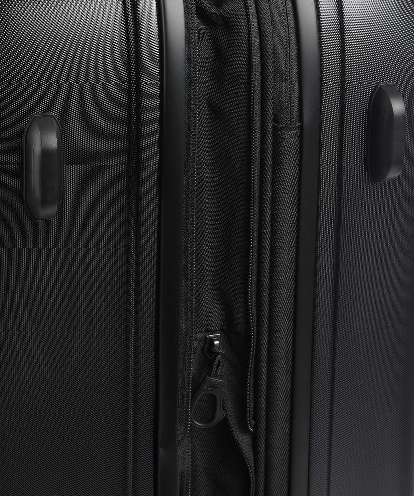 Mandarina Duck Logoduck+ Spinner (4 wheels) black