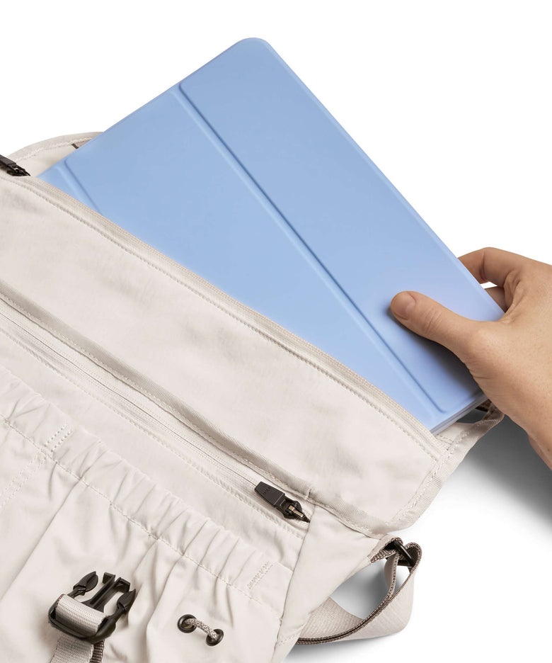 Bellroy Cinch 12L Messenger bag oat