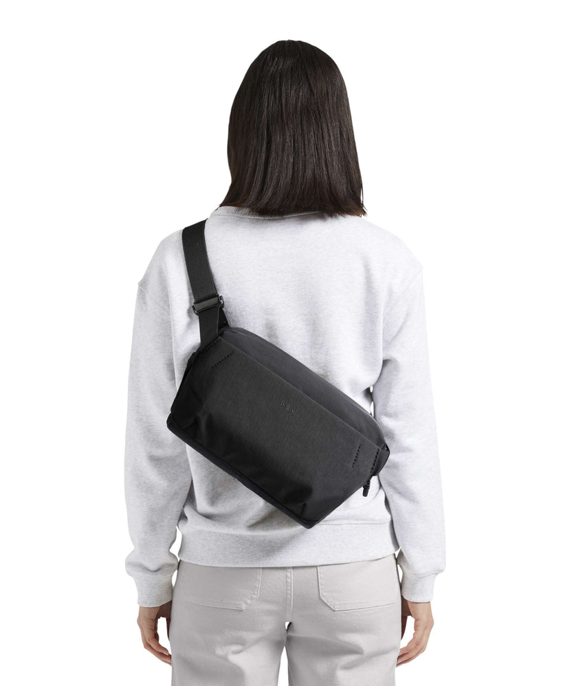 Bellroy Venture 9L Sling bag deep ocean